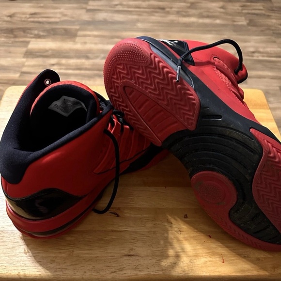 Jordan Max Aura University Red and Black Size 11 - Picture 5 of 7